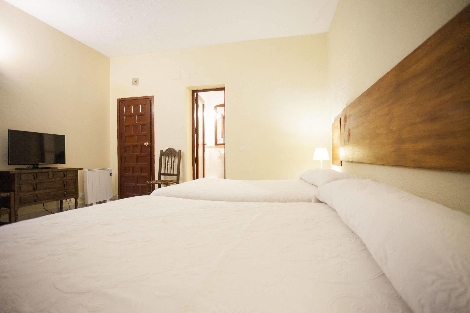 Hostal Castilla Aranjuez Buitenkant foto