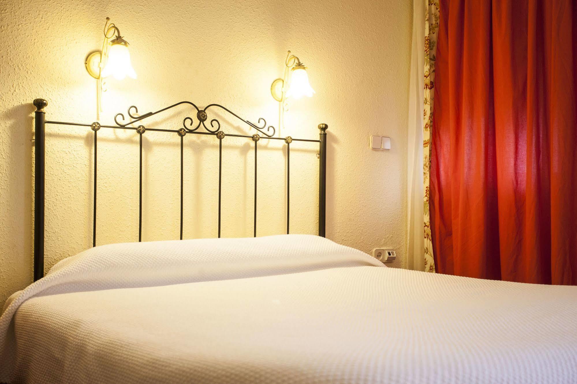 Hostal Castilla Aranjuez Buitenkant foto