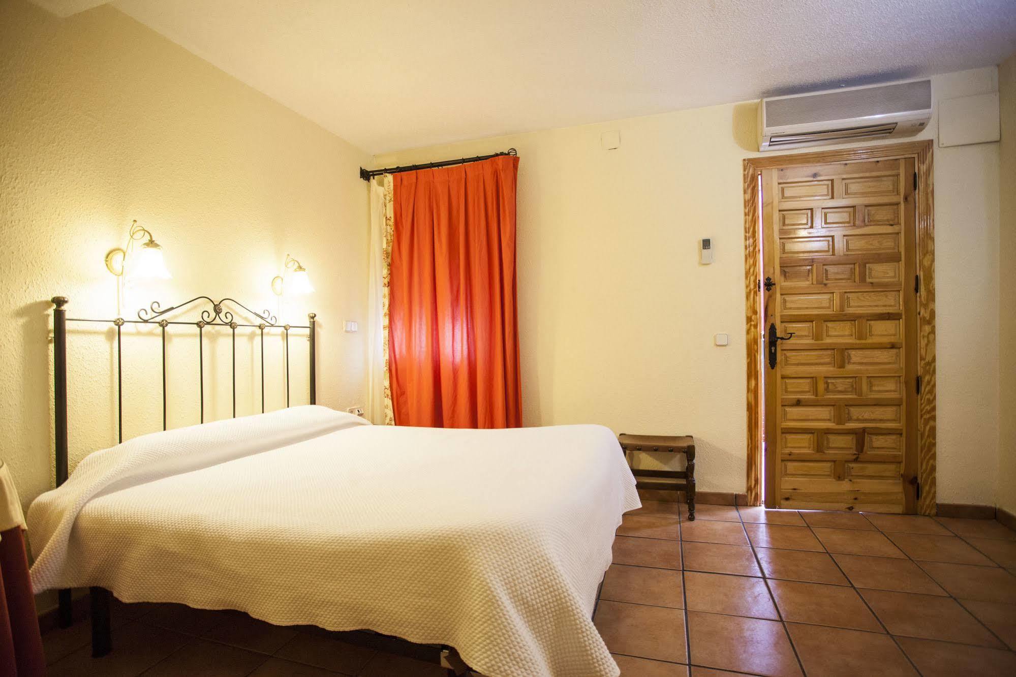 Hostal Castilla Aranjuez Buitenkant foto